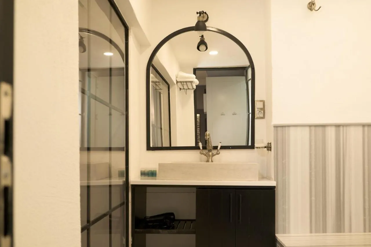 Flat With Turkish Hammam And Bar In Beyoglu Daire İstanbul 0*,  Türkiye